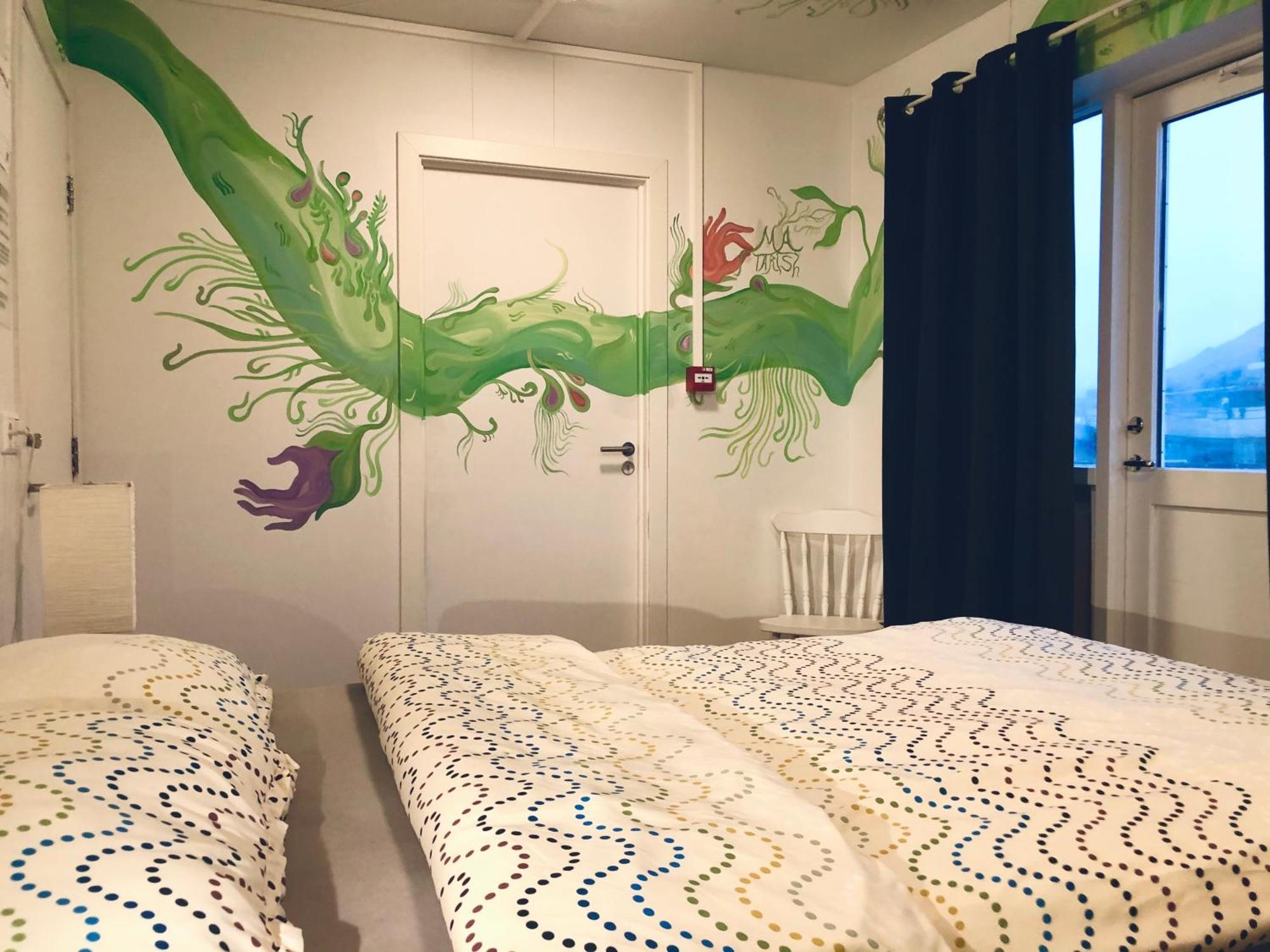 The Freezer Hostel & Culture Center Hellissandur Quarto foto