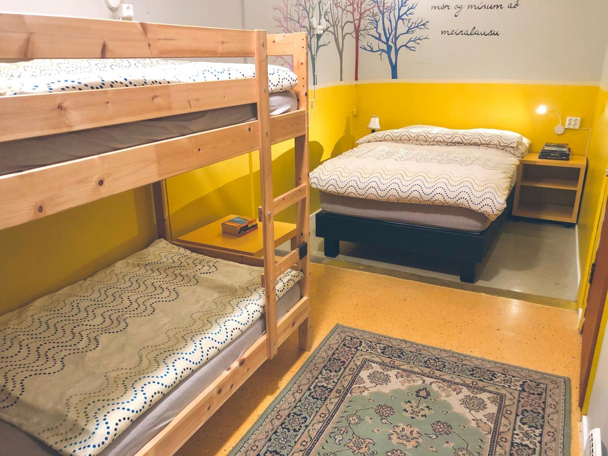 The Freezer Hostel & Culture Center Hellissandur Quarto foto